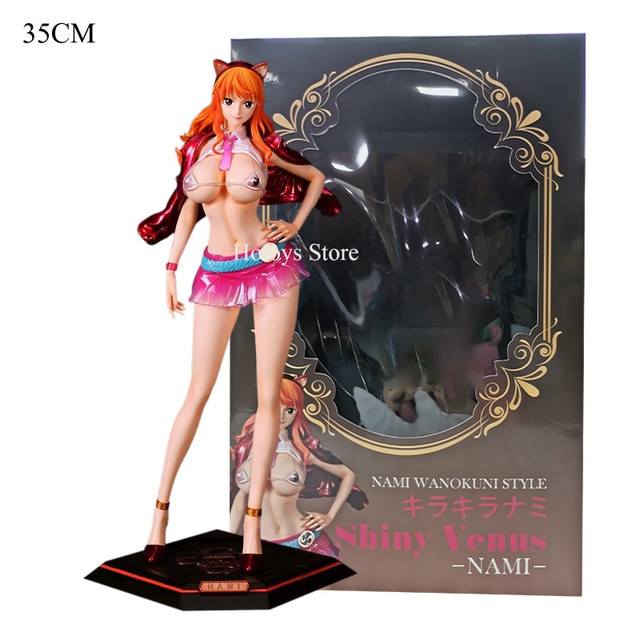nami-with-box-red-200006156